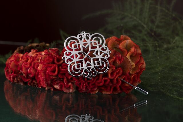 Brooch gatra square 1