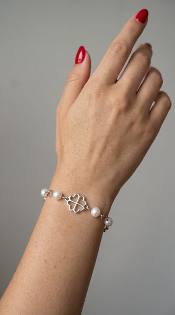 Bracelet Four-leaf Clover Závadka MINI 1 – chain + white freshwater pearls