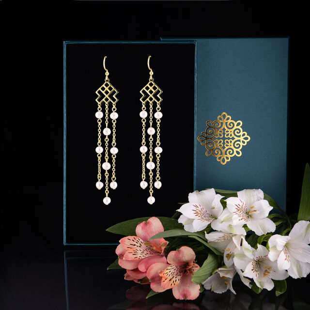 Earrings Novohrad waterfall + pearls – long – hook