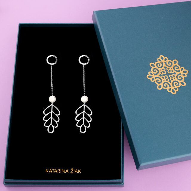 Earrings oak leaf on chains