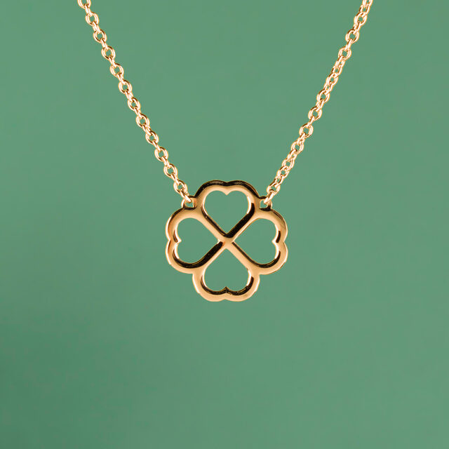 Necklace quatrefoil