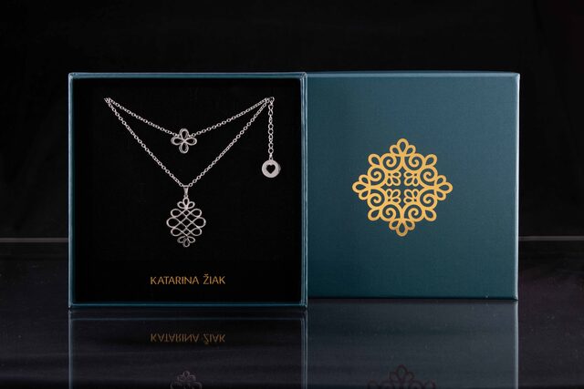Two-row necklace infinity