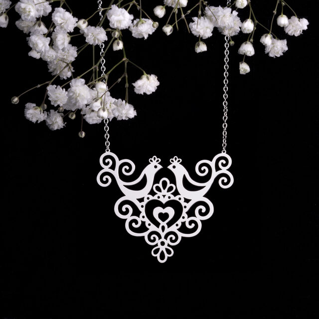 Necklace ornamentalistics – doves – short