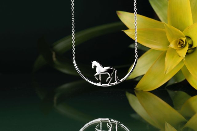 Necklace piaffe - horse - arc