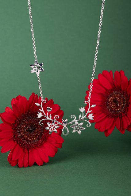 Necklace clematis 1 - arc