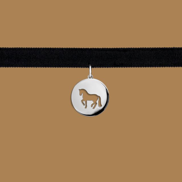 Necklace choker horse
