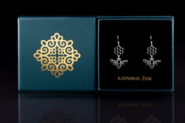 Earrings bee 2