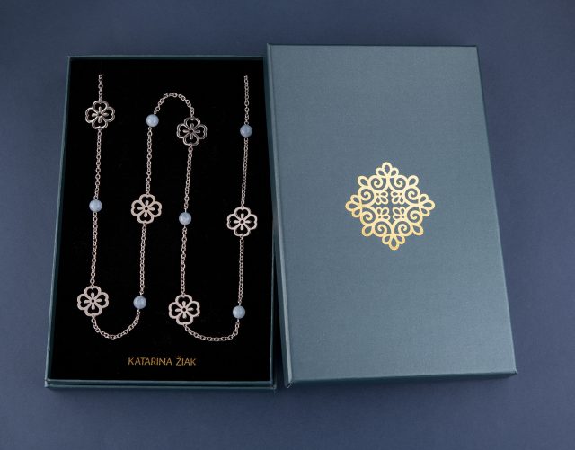 Chain flowers forget-me-not - combined + aquamarine (various gemstones to choose from)