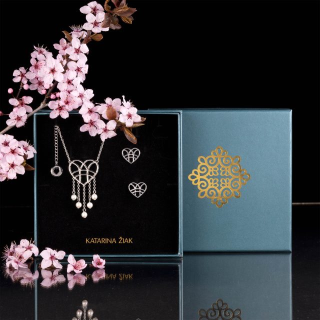 Set necklace heart waterfall pearls + stud earrings
