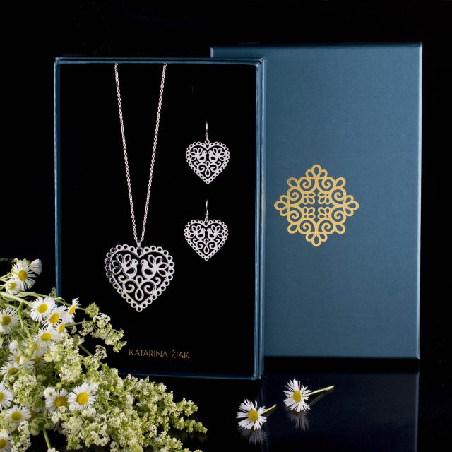 Set pendant + earrings heart doves