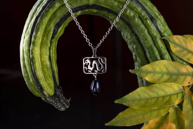 Pendant dragon + tear pearl