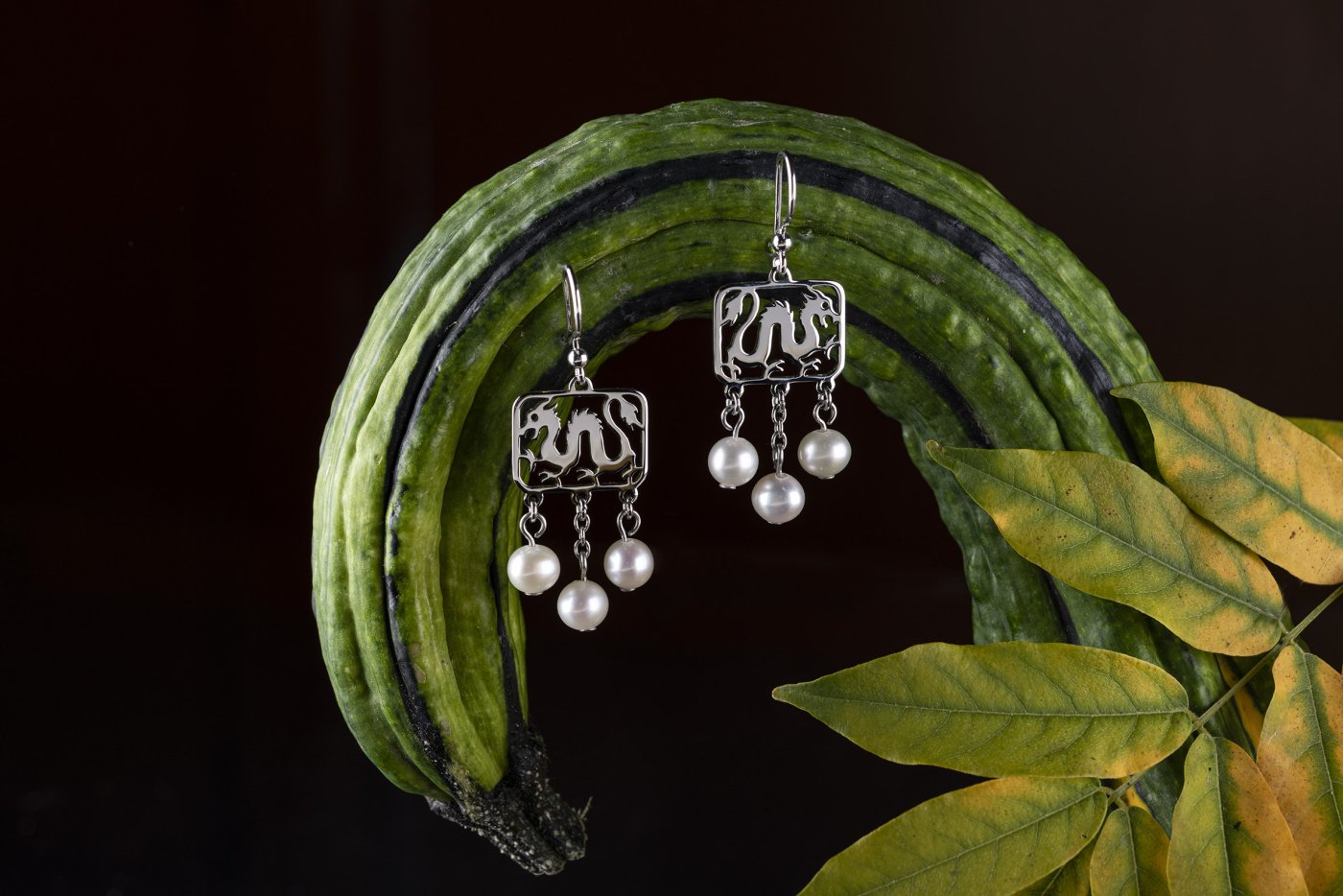 Earrings dragon + 3 pearls