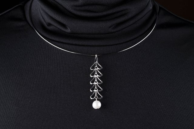 Hoop choker necklace Ábelová - large leaves