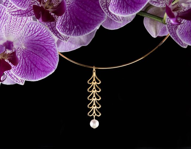 Hoop choker necklace Ábelová - large leaves