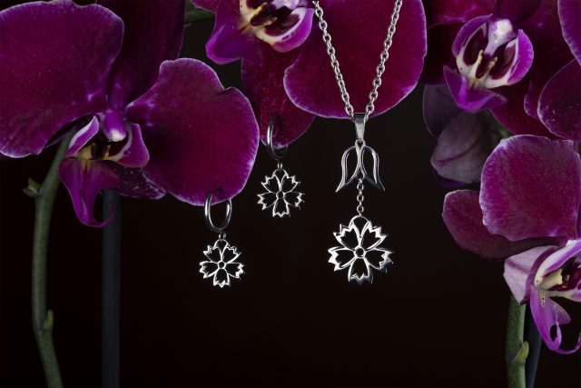 Set - pendant cornflower with a leaf + earrings