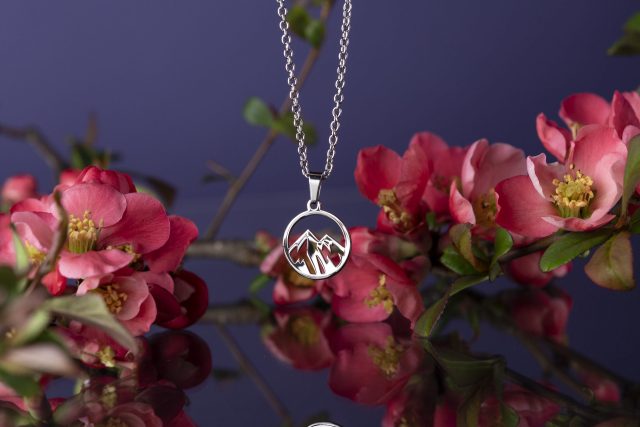 Pendant mountains circle 1