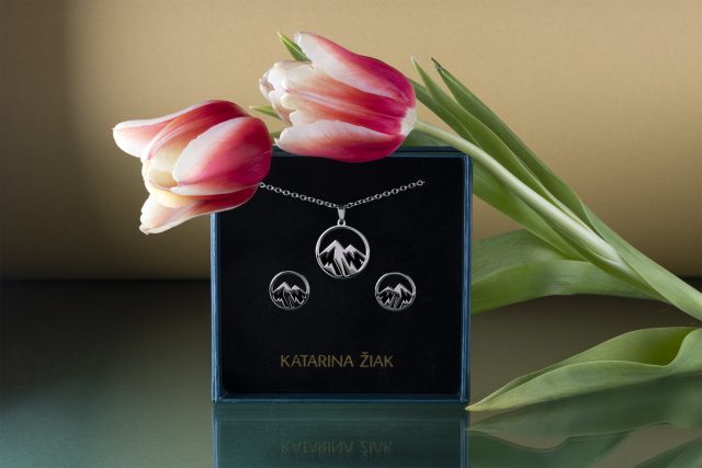 Set studs + pendant heart mountains circle 1