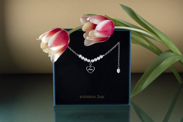 Necklace - heart mountains + freshwater pearls