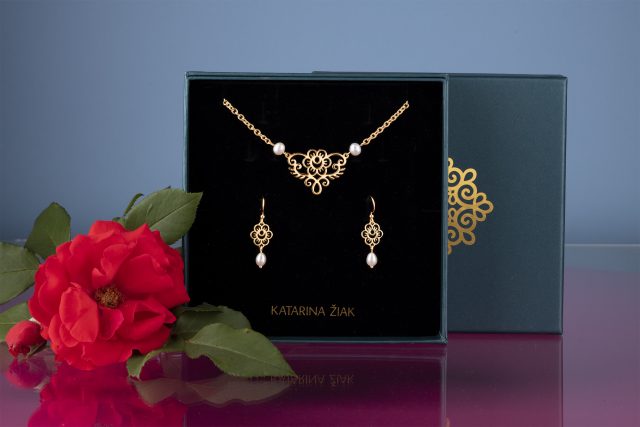Set flower Veronika - necklace small arc + earrings with pearl