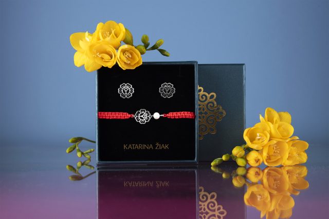 Set flower 1 - studs + cord bracelet + pearl
