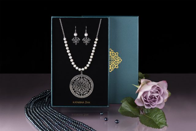 Set - Pendant wire craft ornament circle 1+ white pearls + earrings wire craft heart