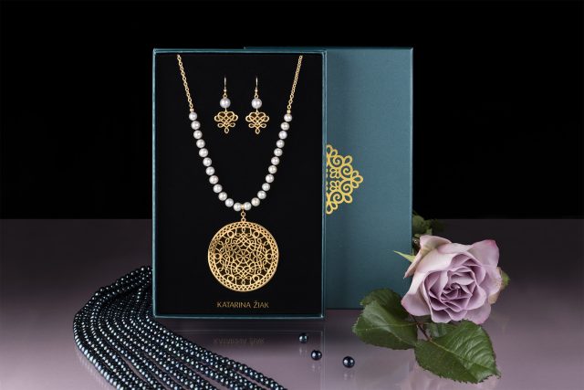 Set - Pendant wire craft ornament circle 1+ white pearls + earrings wire craft heart