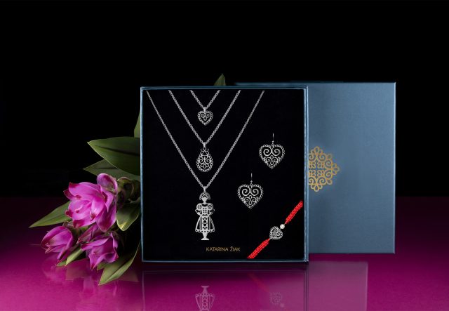 Set - Marína three-row necklace + earrings ornamental heart