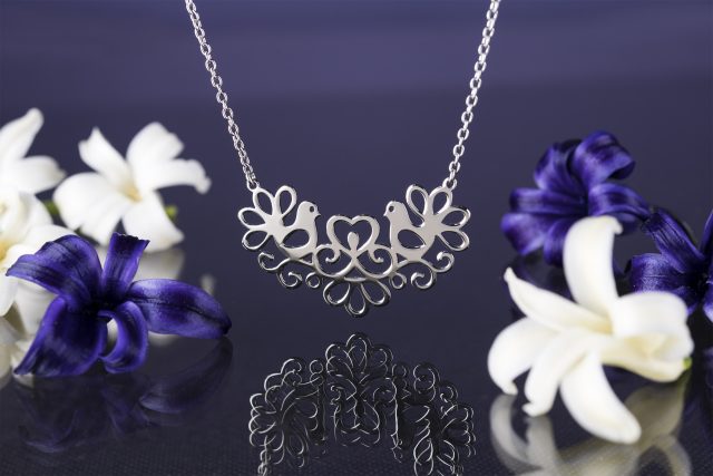Necklace doves - short