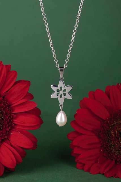 Pendant clematis 6 - teardrop pearl