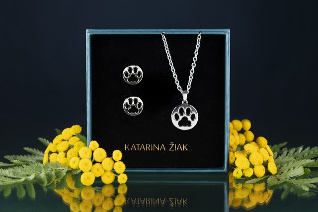 Set cat paw Izabela - pendant + stud earrings.