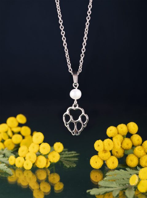 Pendant dog paw Cami with pearl