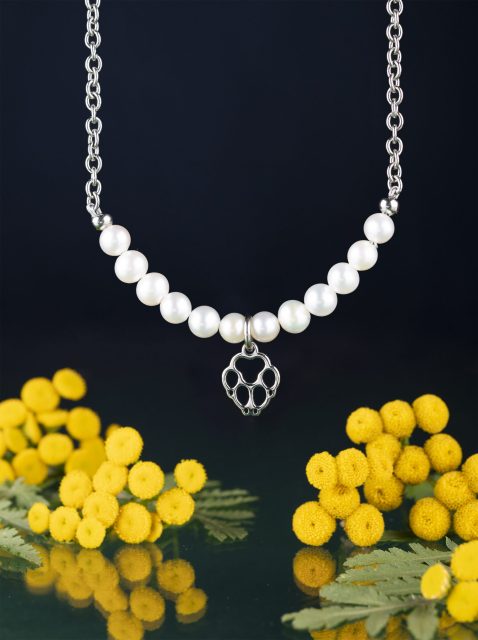 Necklace - dog paw Cami + pearls