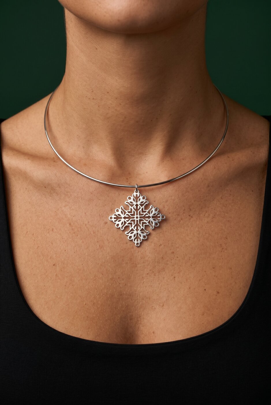 Obručový náhrdelník štvorec hviezda – Pohorela ornament