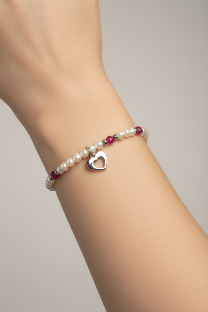 Náramok srdiečko Ornamentika MINI + biele sladkovodné perly / rubínový korund