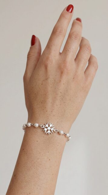 Mini Snowflake Bracelet – Chain + Freshwater Pearls