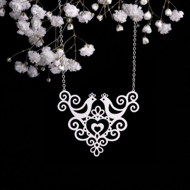 Necklace ornamentalistics - doves - short