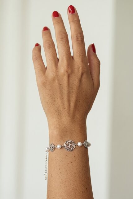 Bracelet lace ornaments – chain + pearls