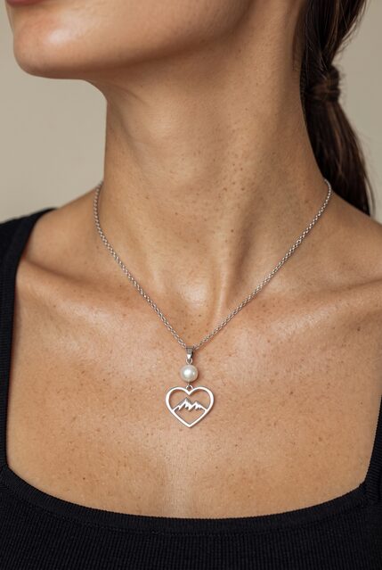 Pendant heart mountains + pearl