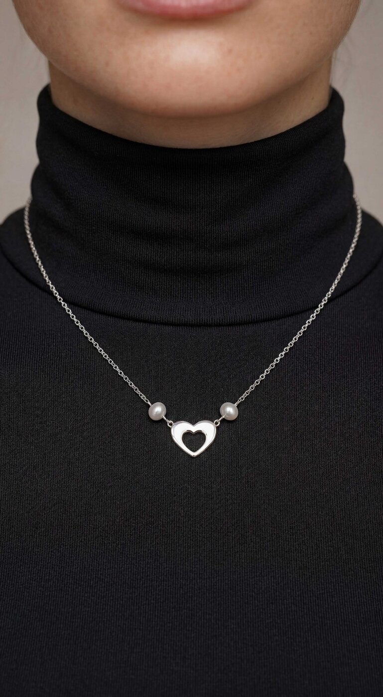 Náhrdelník malé srdiečko ornamentika +2perly