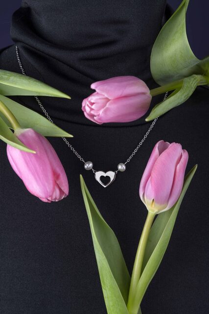 Necklace small heart ornamentalistics +2 pearls