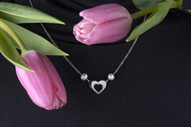 Necklace small heart ornamentalistics +2 pearls