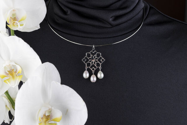 Hoop choker necklace ornament Novohrad tears of pearls