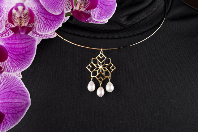 Hoop choker necklace ornament Novohrad tears of pearls