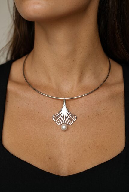 Hoop choker necklace ginkgo