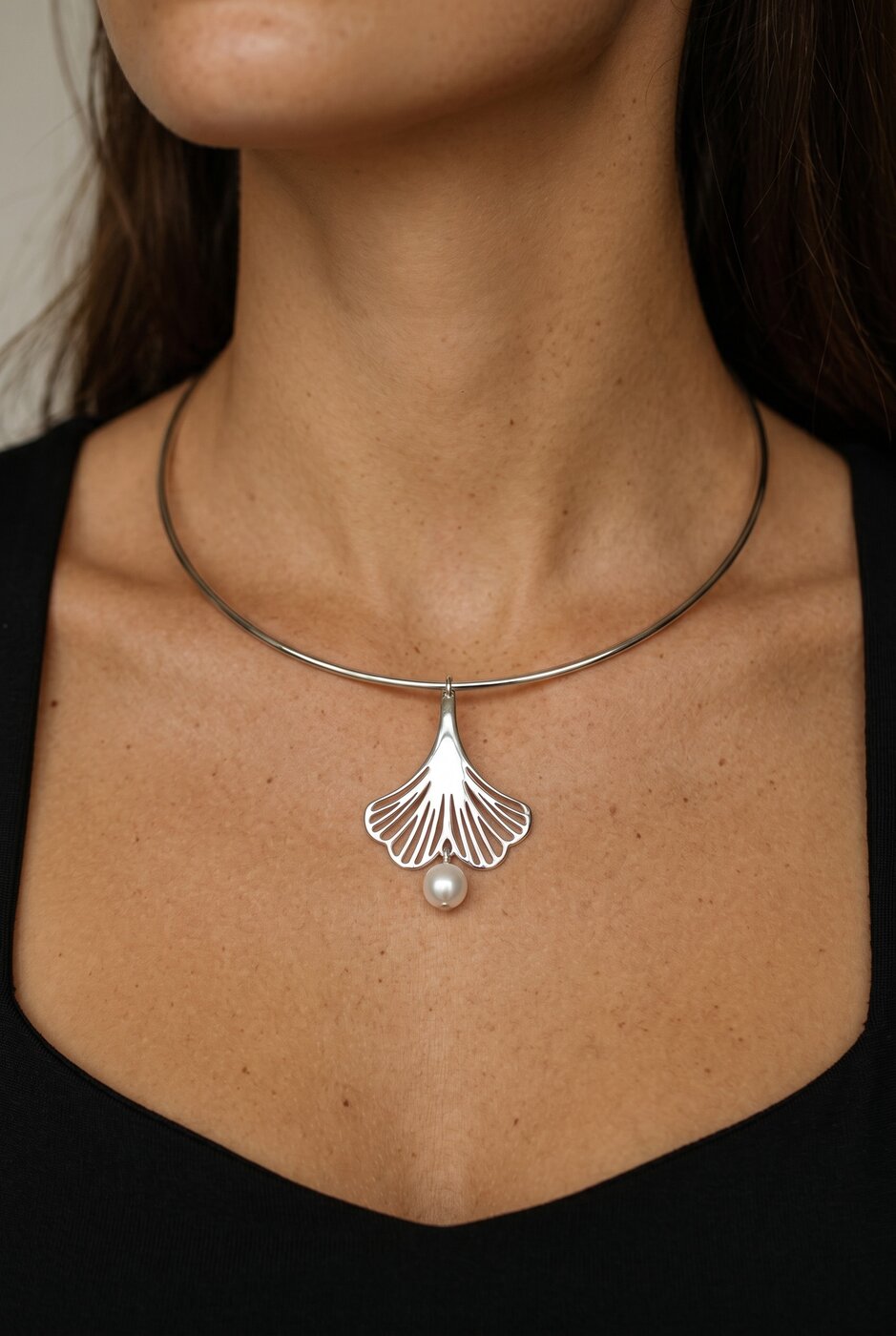 Hoop choker necklace ginkgo