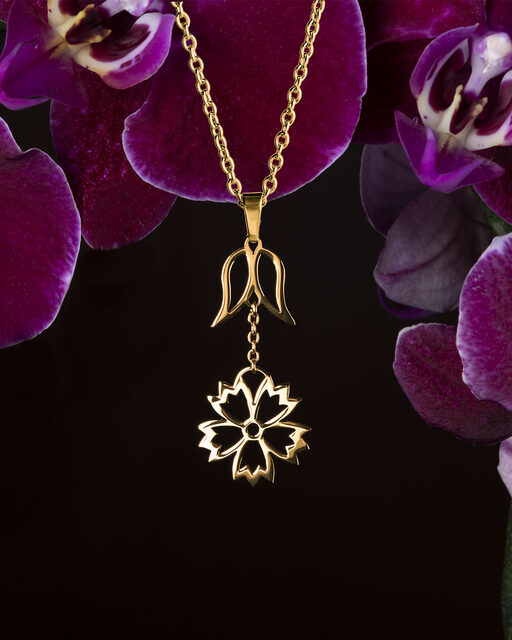 Pendant cornflower with a leaf