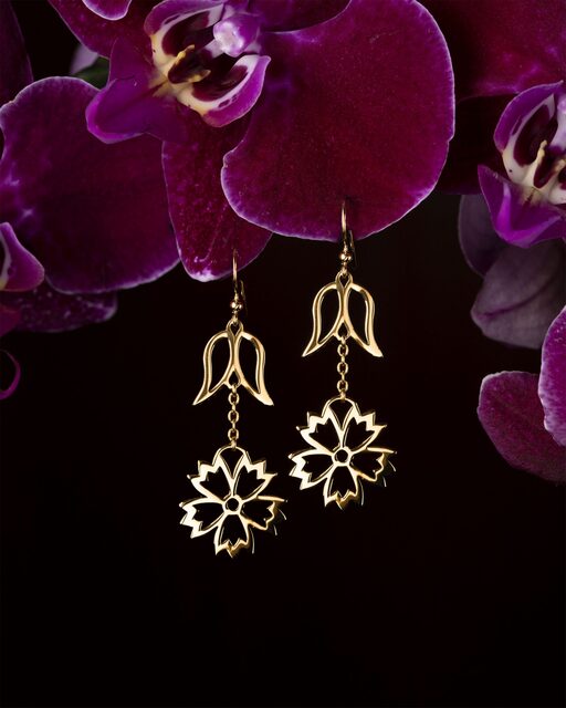 Earrings cornflower with a leaf