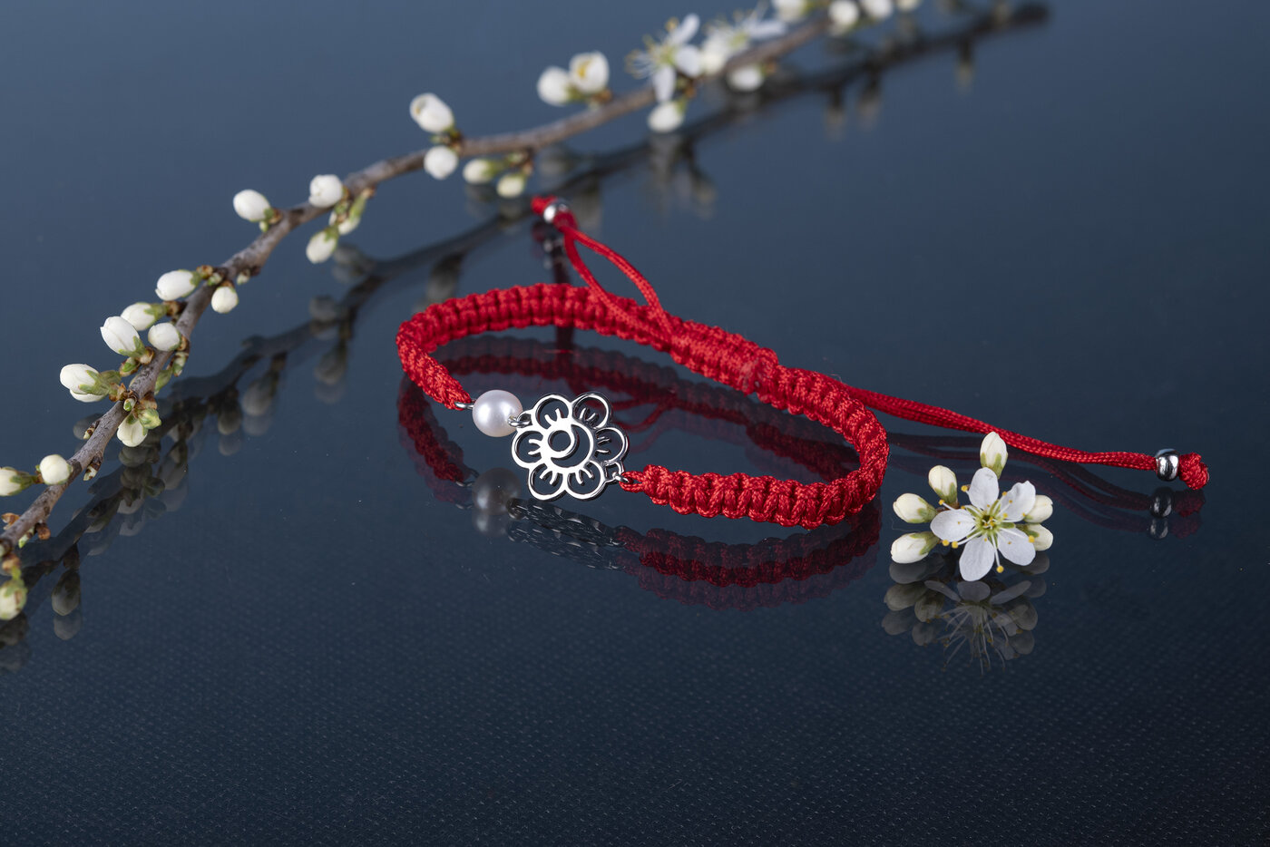 Bracelet – flower Veronika – cord + pearl