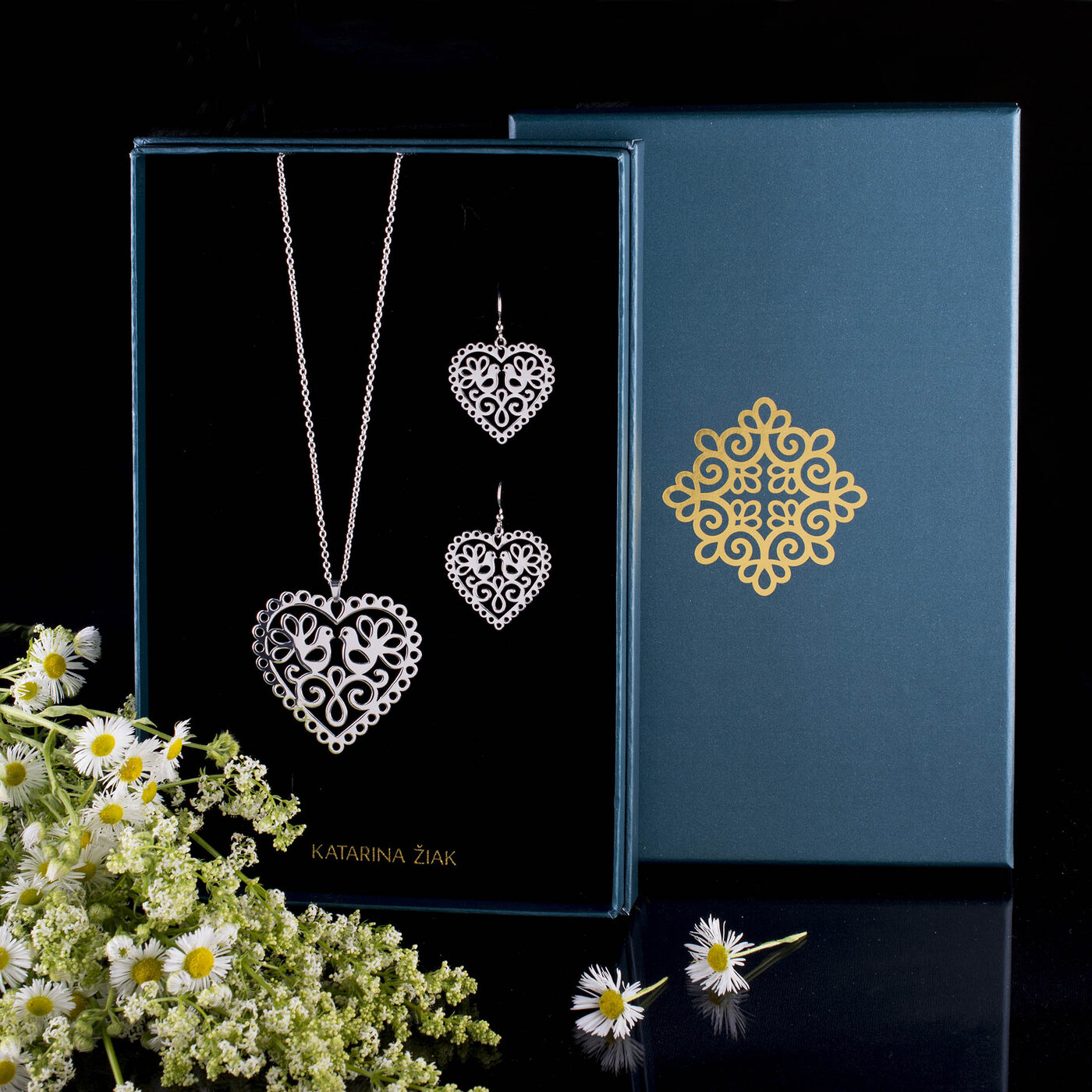 Set pendant + earrings heart doves