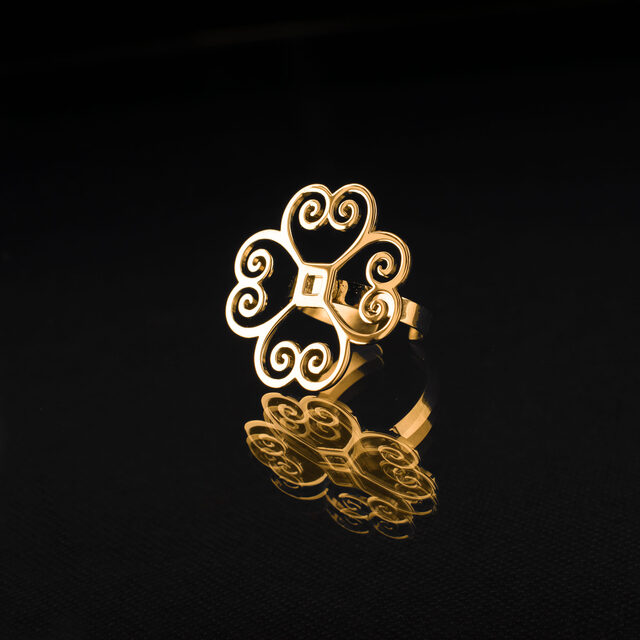 Ring quatrefoil 1